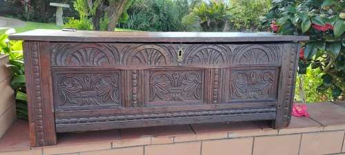18th century oak small coffer Kist.