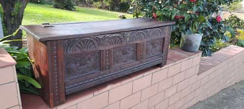 18th century oak small coffer Kist.