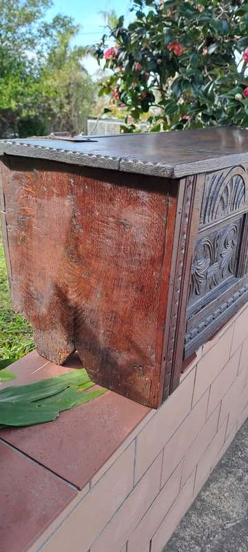 18th century oak small coffer Kist.