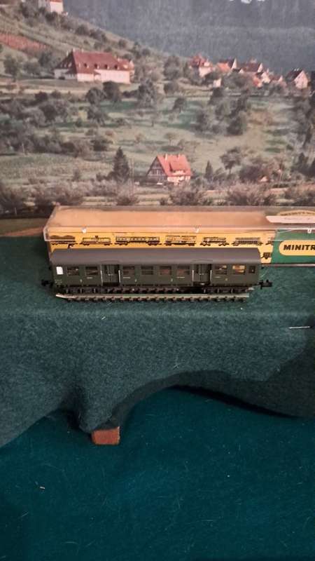 Mini trix N guage SNCF class 2 passenger coach in original  Trix box