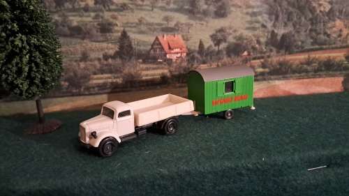 HO lorry and Wendy house/ site office ?