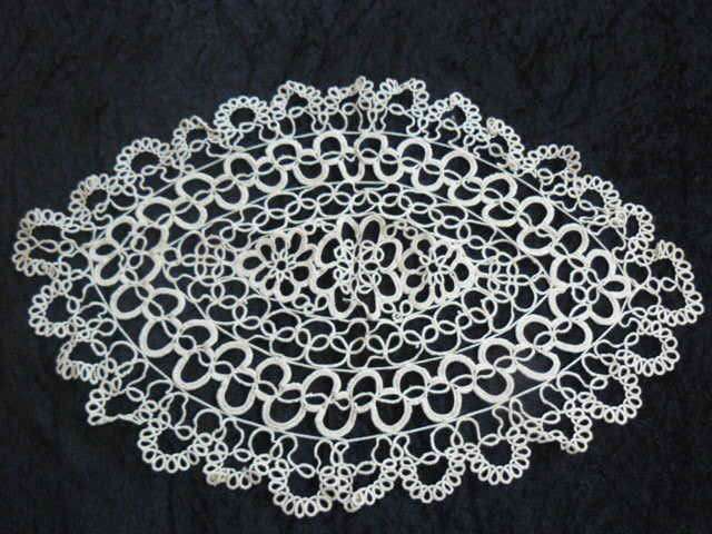 TATTING DOILIE STUNNING BEIGE/CREAM COLOR