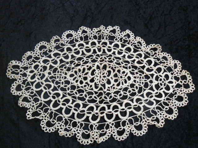 TATTING DOILIE STUNNING BEIGE/CREAM COLOR