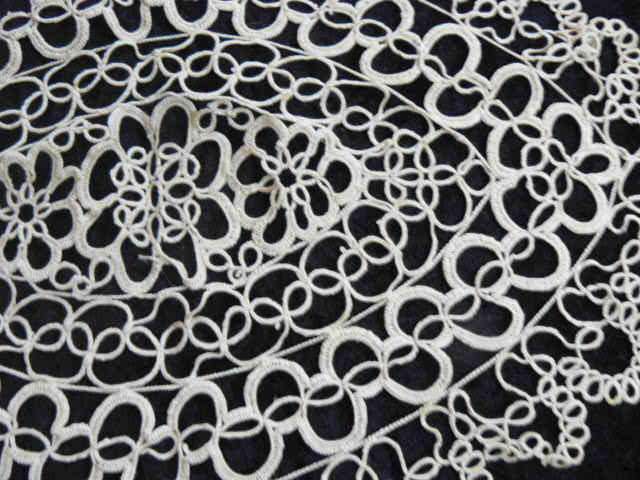 TATTING DOILIE STUNNING BEIGE/CREAM COLOR