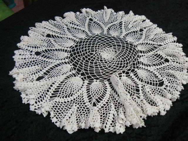 FINE VINTAGE COTTON DOILIE 42 CM