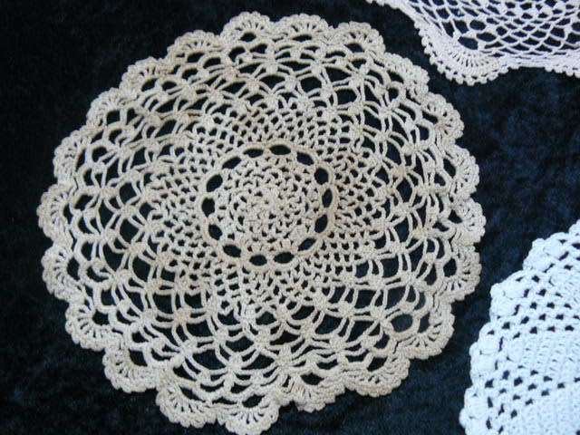VINTAGE COTTON DOILIES X 6