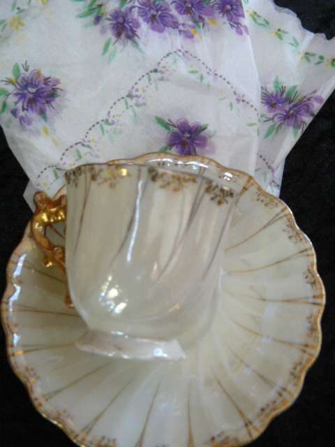 DUO WITH MOTHER OF PEARL CUP AND SAUCER