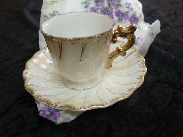 DUO WITH MOTHER OF PEARL CUP AND SAUCER