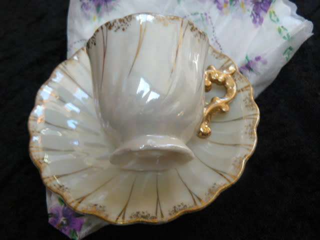 DUO WITH MOTHER OF PEARL CUP AND SAUCER
