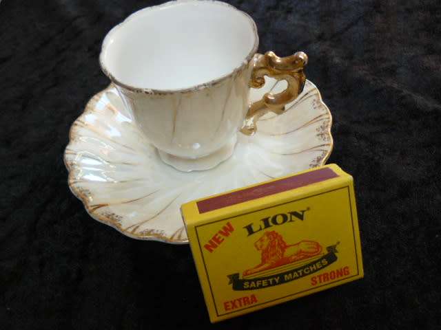 DUO WITH MOTHER OF PEARL CUP AND SAUCER