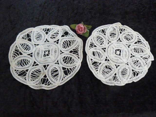 VINTAGE DOILIES X 2 17 CM