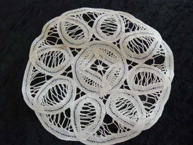 VINTAGE DOILIES X 2 17 CM