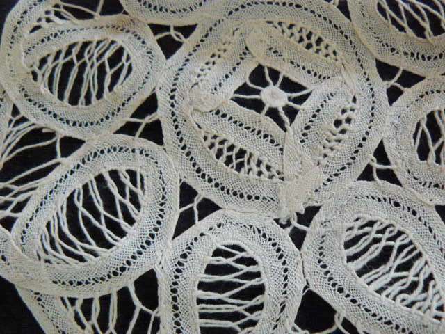VINTAGE DOILIES X 2 17 CM