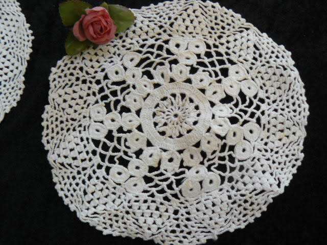 SET OF 5 X VINTAGE COTTON DOILIES HAND CHROCETED