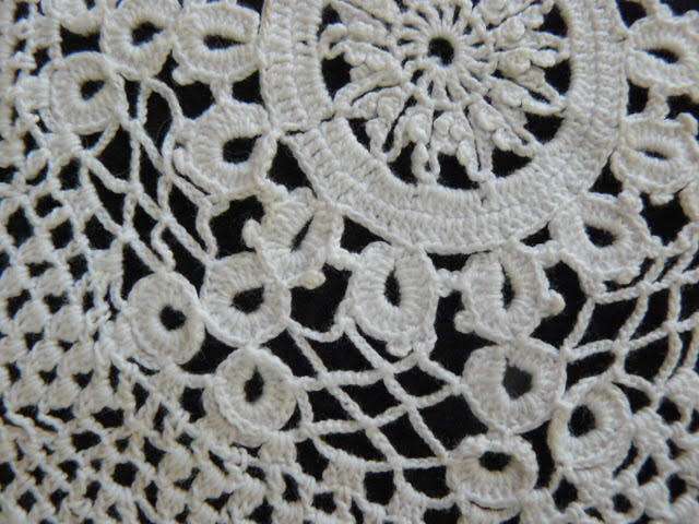 SET OF 5 X VINTAGE COTTON DOILIES HAND CHROCETED