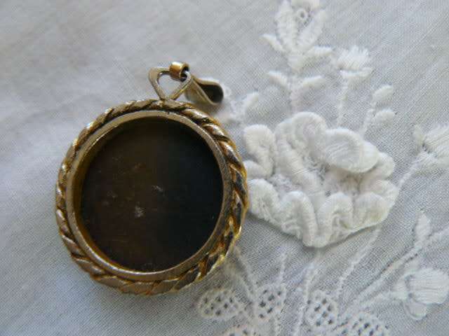 TYGERS EYE PENDANT