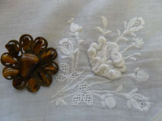 TYGERS EYE BROOCH IN GOLD TONED CASING WITH SILVER TONED BACK PIN