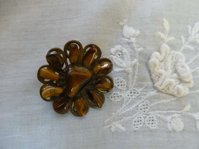 TYGERS EYE BROOCH IN GOLD TONED CASING WITH SILVER TONED BACK PIN