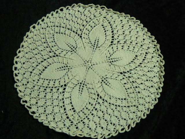 HAND KNITTED COTTON DOILIE STUNNING