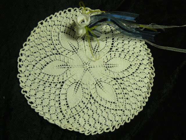 HAND KNITTED COTTON DOILIE STUNNING
