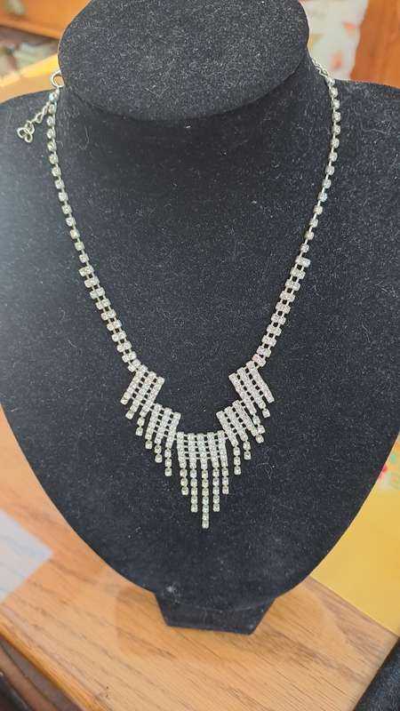 Vintage glitz and glamour necklace beautiful