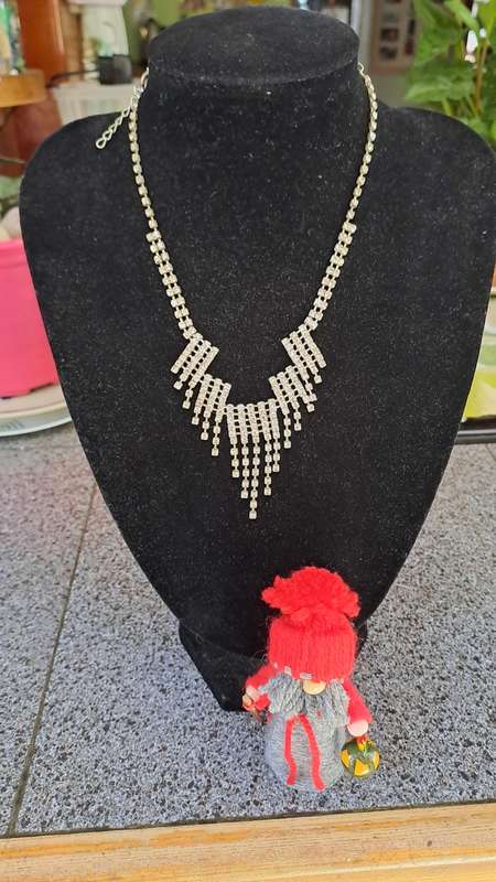Vintage glitz and glamour necklace beautiful