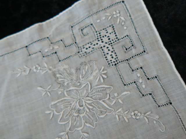 VINTAGE COTTON HANKIE AND GLOVES MED