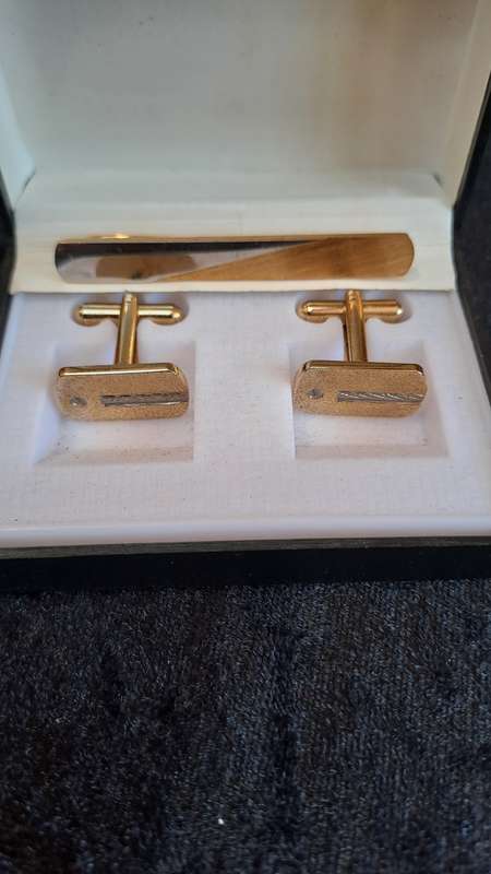 Gift set cuff links and tie clip very smart