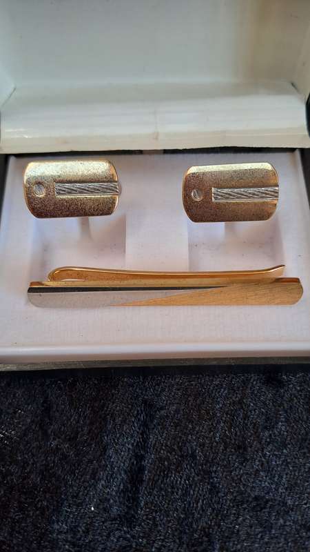 Gift set cuff links and tie clip very smart