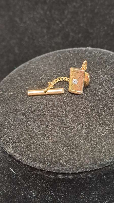 Mens gold plated tie pin