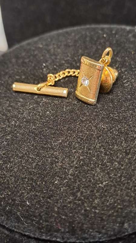 Mens gold plated tie pin