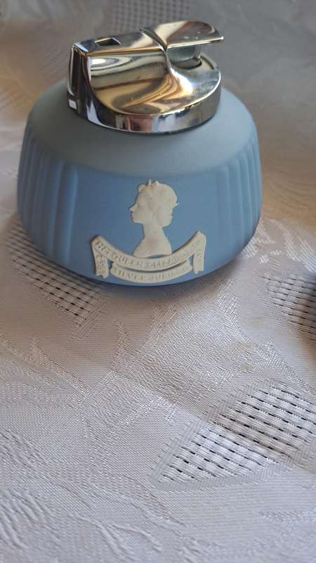Wedgwood heart dish with unused Ronson lighter