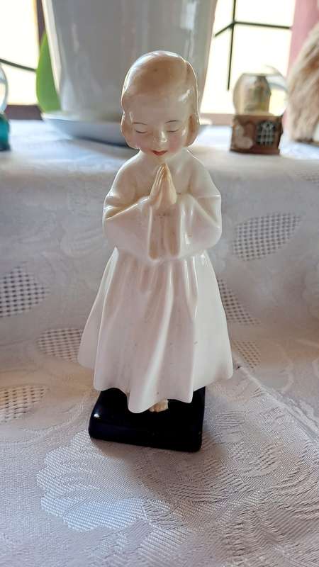 Royal Doulton Bed time figuringe