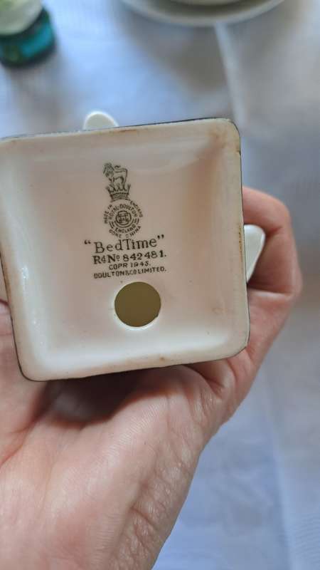 Royal Doulton Bed time figuringe