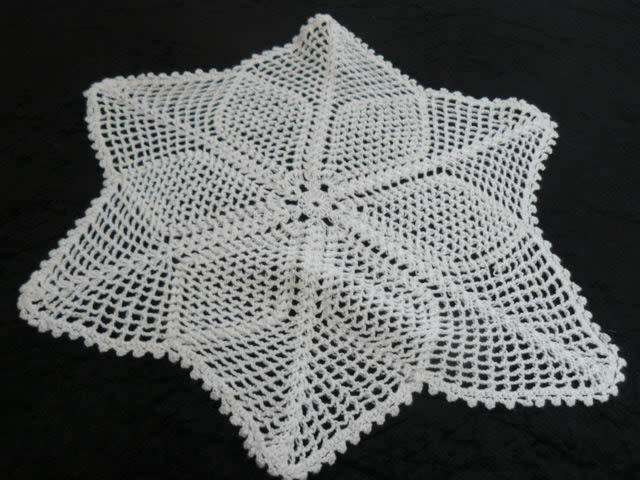 HAND CROCHETED DOILIE STAR DECO NOT INCLUDED