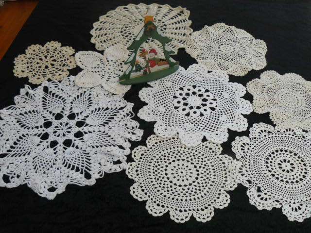 LOT OD DOILIES LOT !!!! X 9