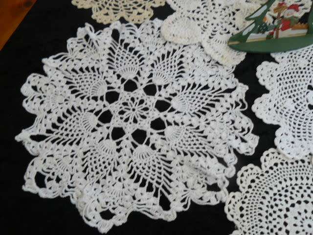 LOT OD DOILIES LOT !!!! X 9