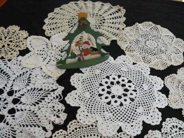 LOT OD DOILIES LOT !!!! X 9