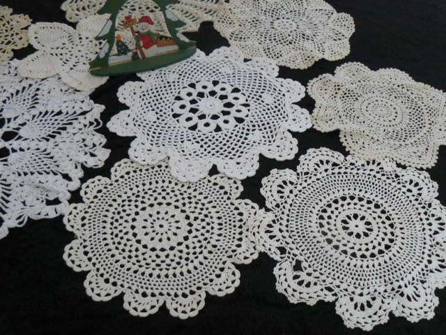 LOT OD DOILIES LOT !!!! X 9