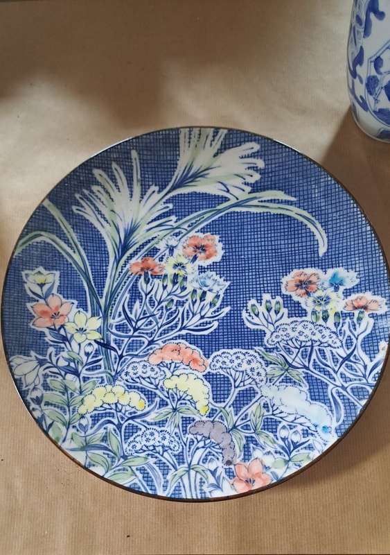 Large beautiful imperial Imari plate diam 30.5cm