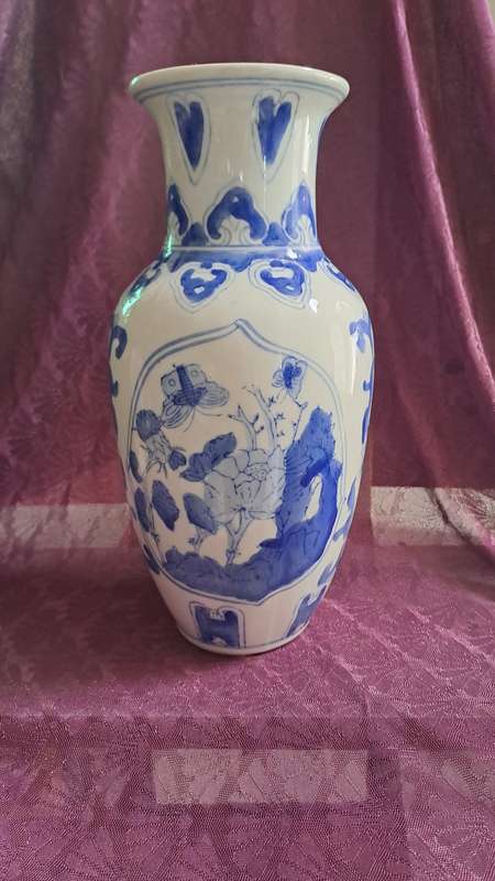Large 26cm Chinese vase