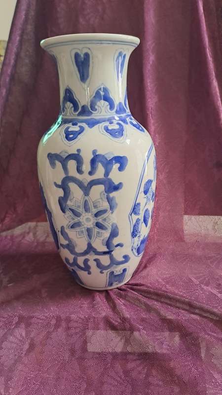 Large 26cm Chinese vase