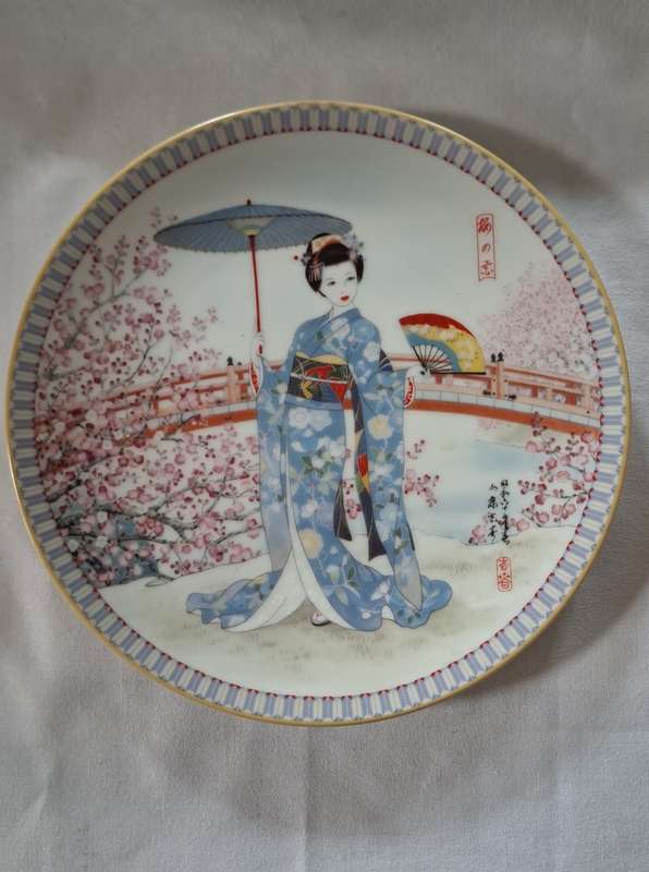 Stunning Plum Blossum 1988 Ketsuzan Kiln of Japan collectors plate