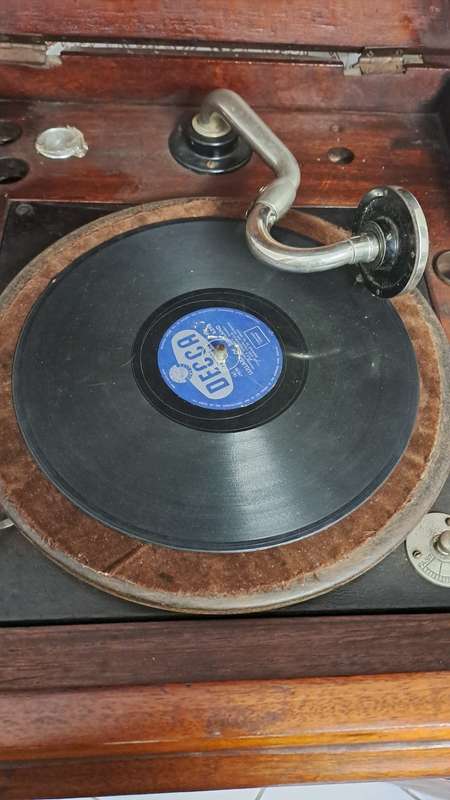 His Master`s voice working floor standing phonograph