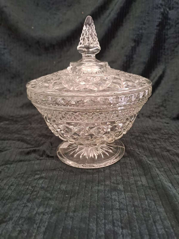 Stunning vintage depression glass biscuit jar 20cm tall