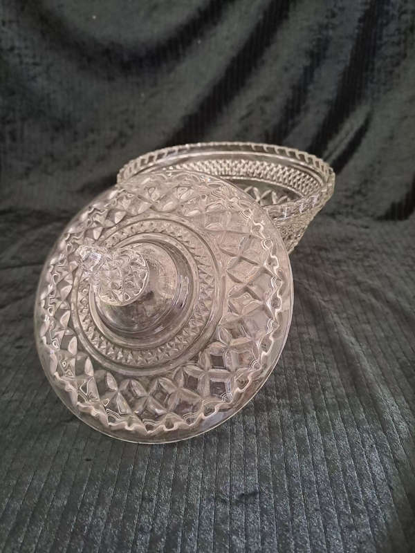Stunning vintage depression glass biscuit jar 20cm tall