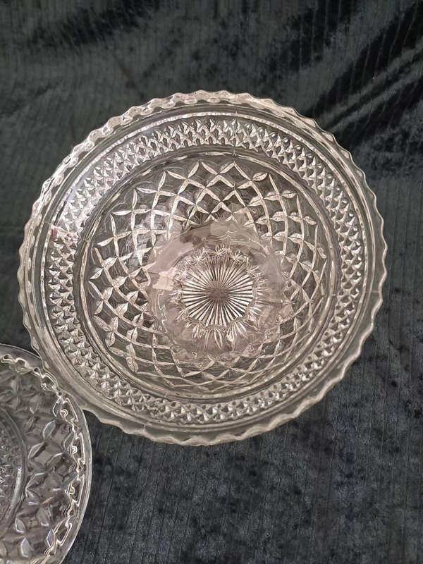 Stunning vintage depression glass biscuit jar 20cm tall