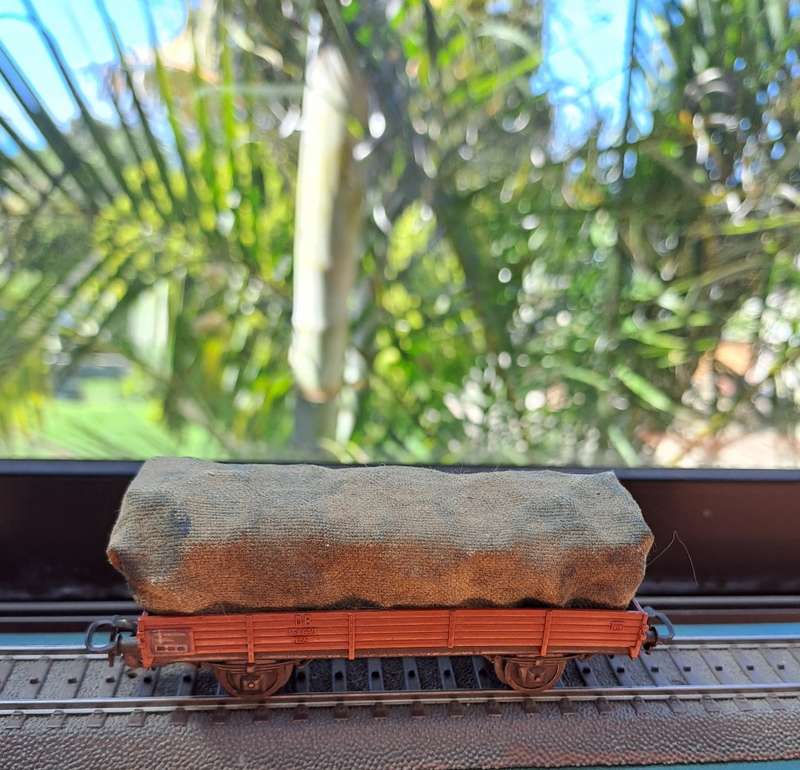 Märklin H0  464637 low side gondola with tarp cargo