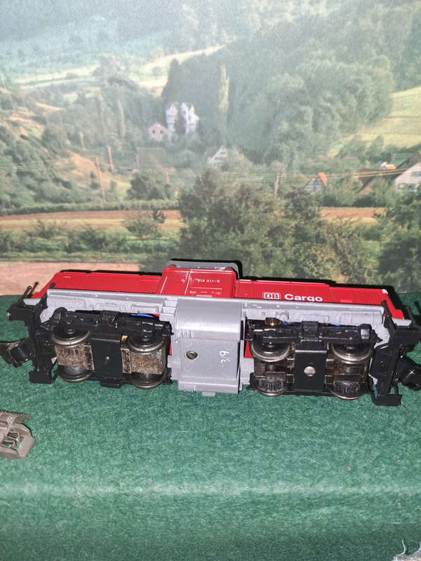 FLEISCHMANN HO LOCOMOTIVE DIESEL 212 311-5 CARGO 4215 TRAIN ELECTRIC