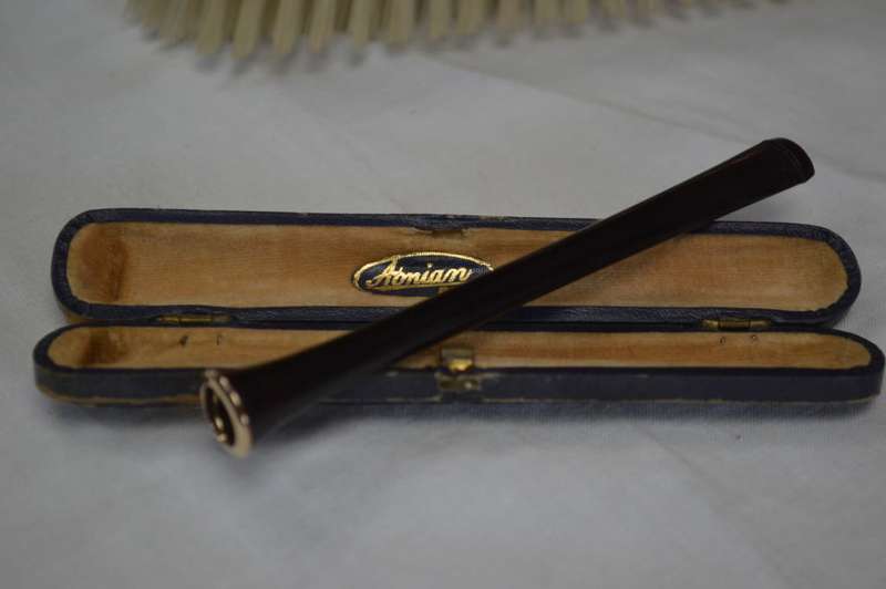 Aonian bakelite and gold elegant vintage cigarette holder